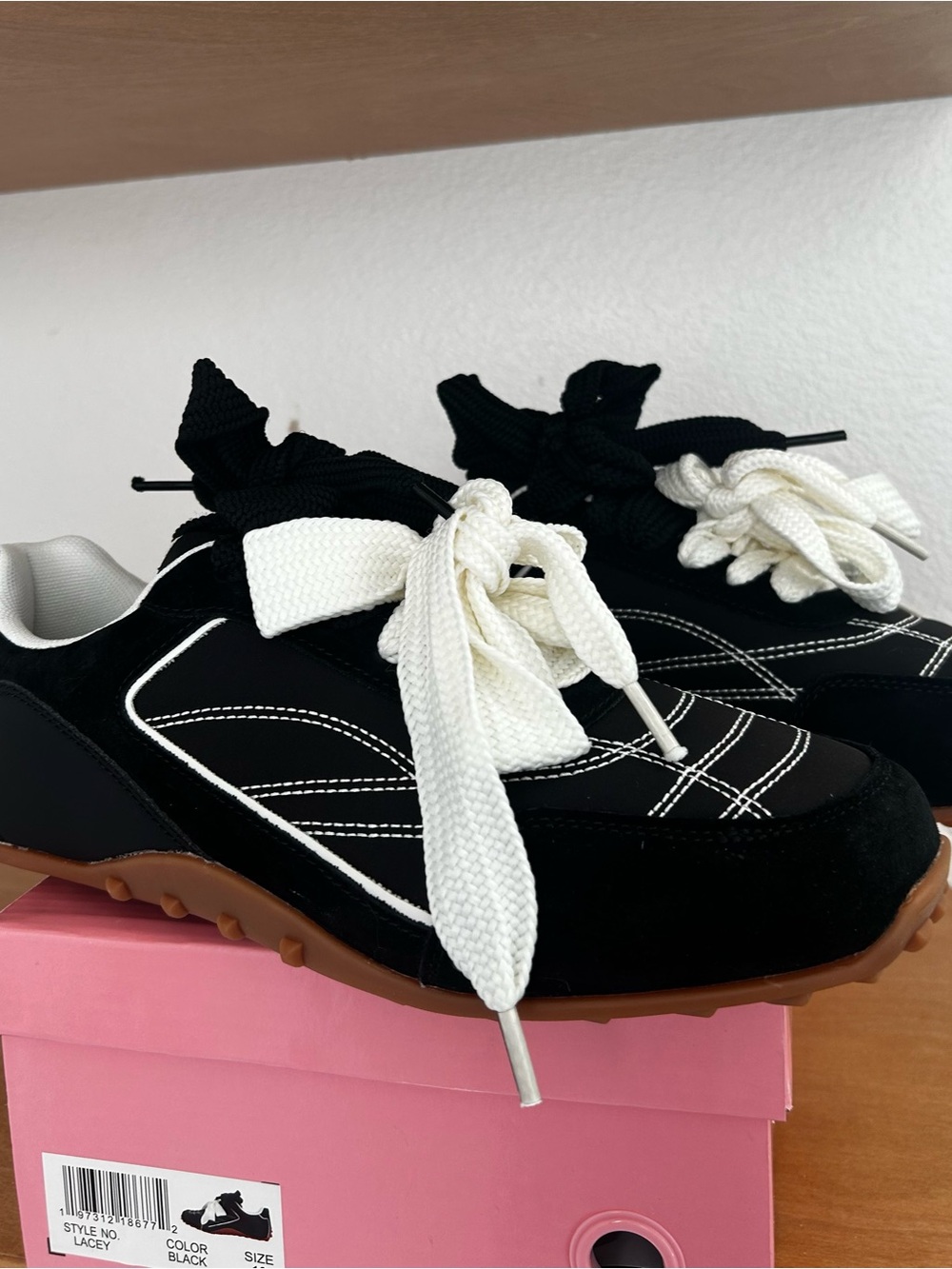 Berness Ribbon lace sneaker. BNIB 10